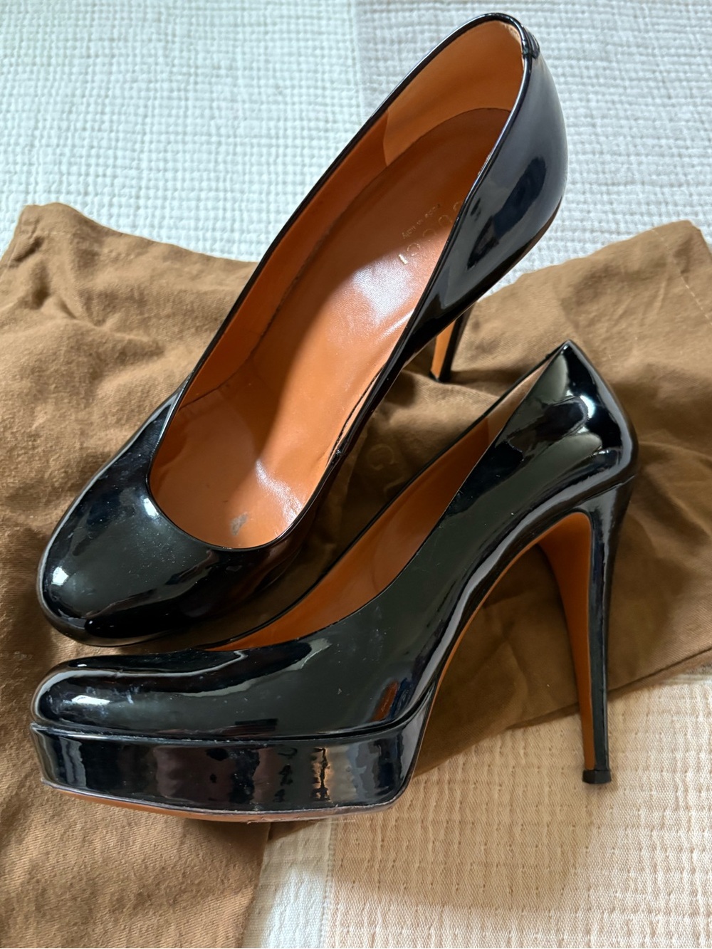 Gucci Black Patent Leather Platform Pumps for Women